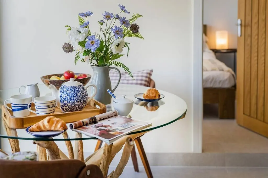 Beautiful One-Bed Countryside Retreat In Bath Daire